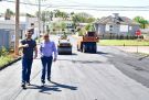 Governo Municipal revitaliza asfalto da Rua Honduras no Jardim Sabo 