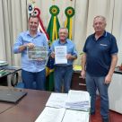 Prefeito de Roque Gonzales recebe relatório de atividades da EMATER