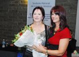 Jane Aiolfi recebeu flores da vice-presidente, e coordenadora do SindiMulher,  Loiva